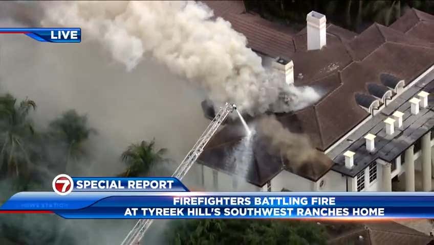Bild zum Artikel mit dem Titel „Feuer bricht im Haus von Tyreek Hill aus“.